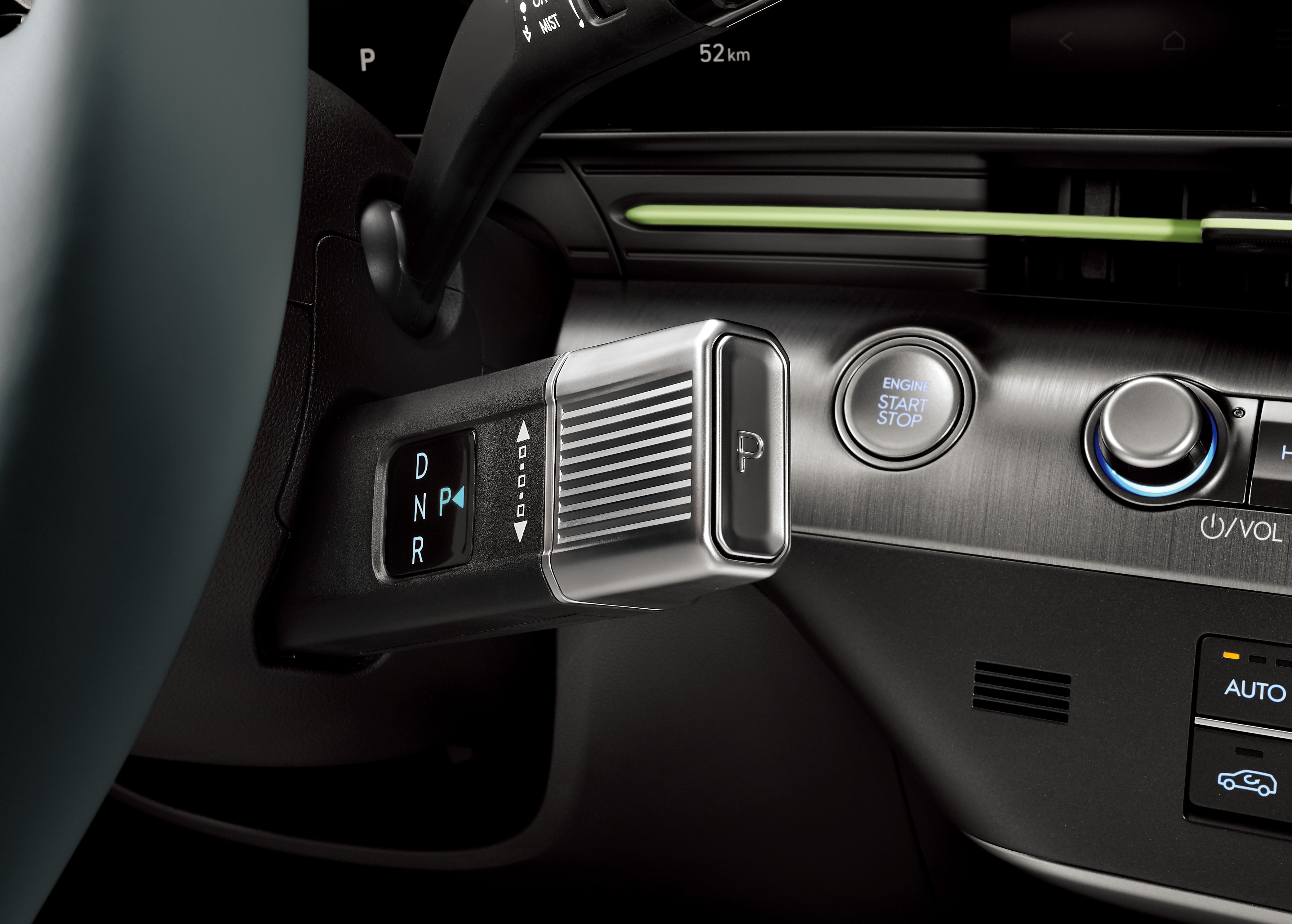 A close up image of the elegant rotary shifter located on the steering column of the Hyundai KONA. 
