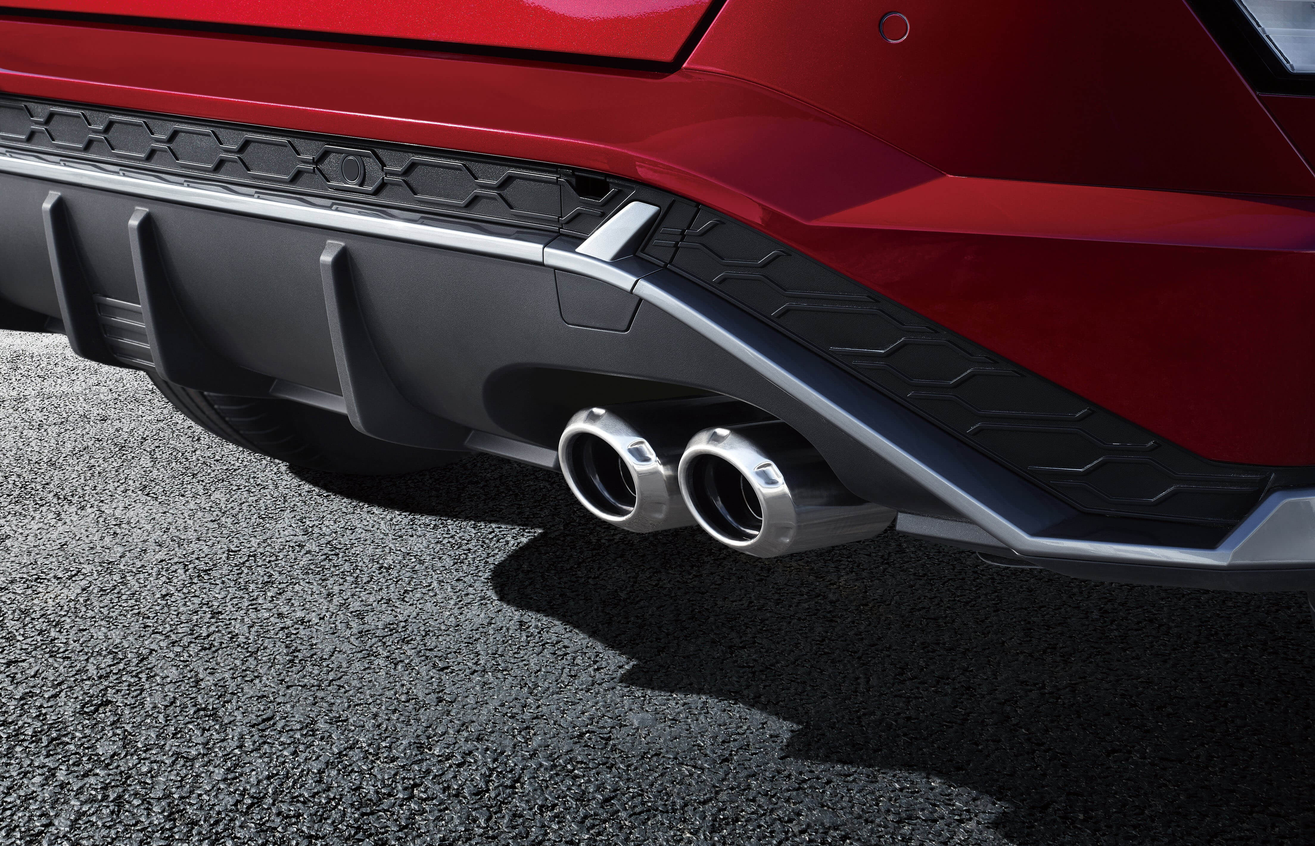 Picture of the twin chrome exhaust pipes of the Hyundai KONA N-Line in red.&nbsp;