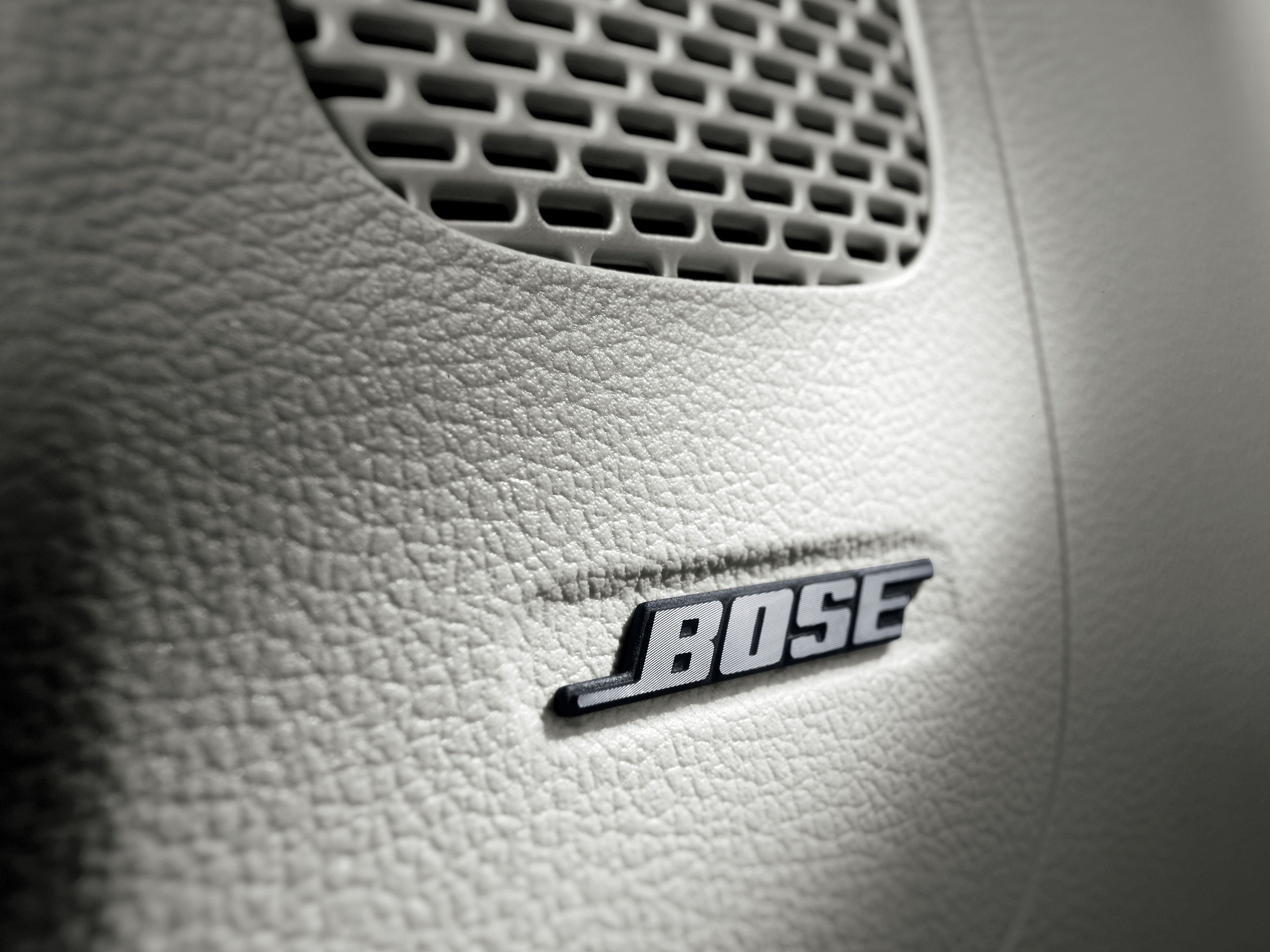 Close-up of Hyundai STARIA Electric speaker featuring BOSE® premium sound system.