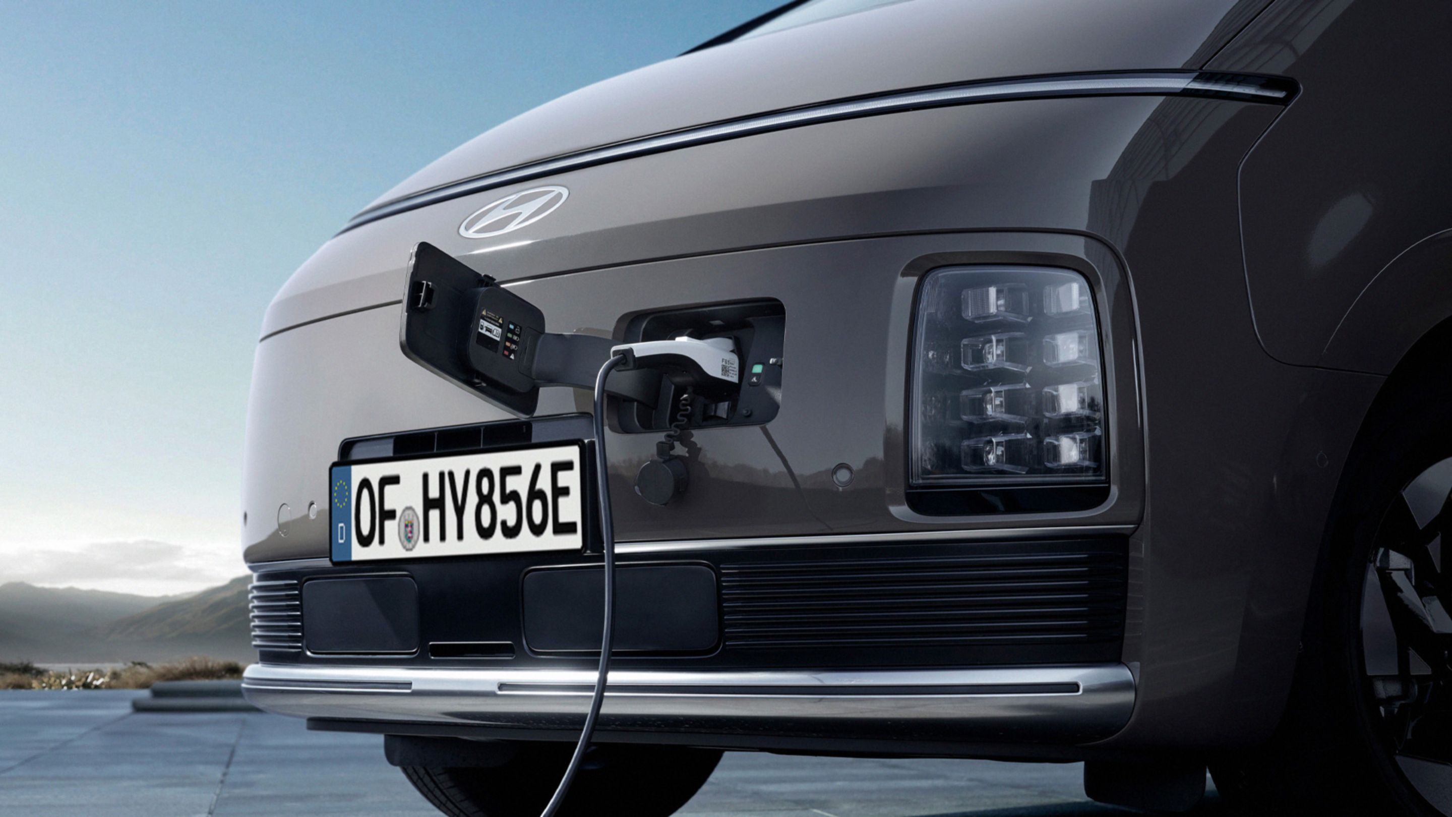 Front trunk area of the Hyundai STARIA Electric showcasing additional storage space.