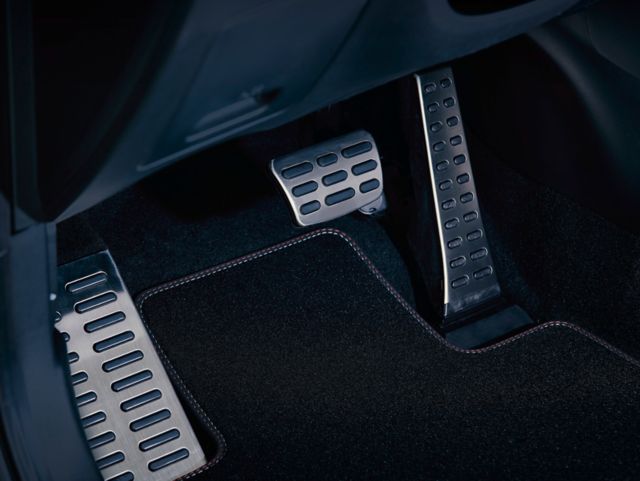 Detail of the all-new Hyundai TUCSON Plug-in Hybrid N Line metal pedals